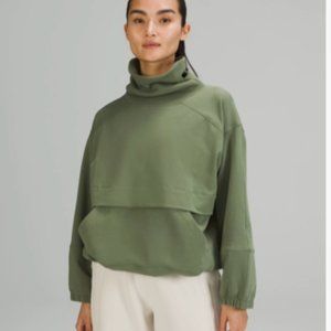 ⬇︎ $58 lululemon LA Packable Pullover to Pillow. Sz. L